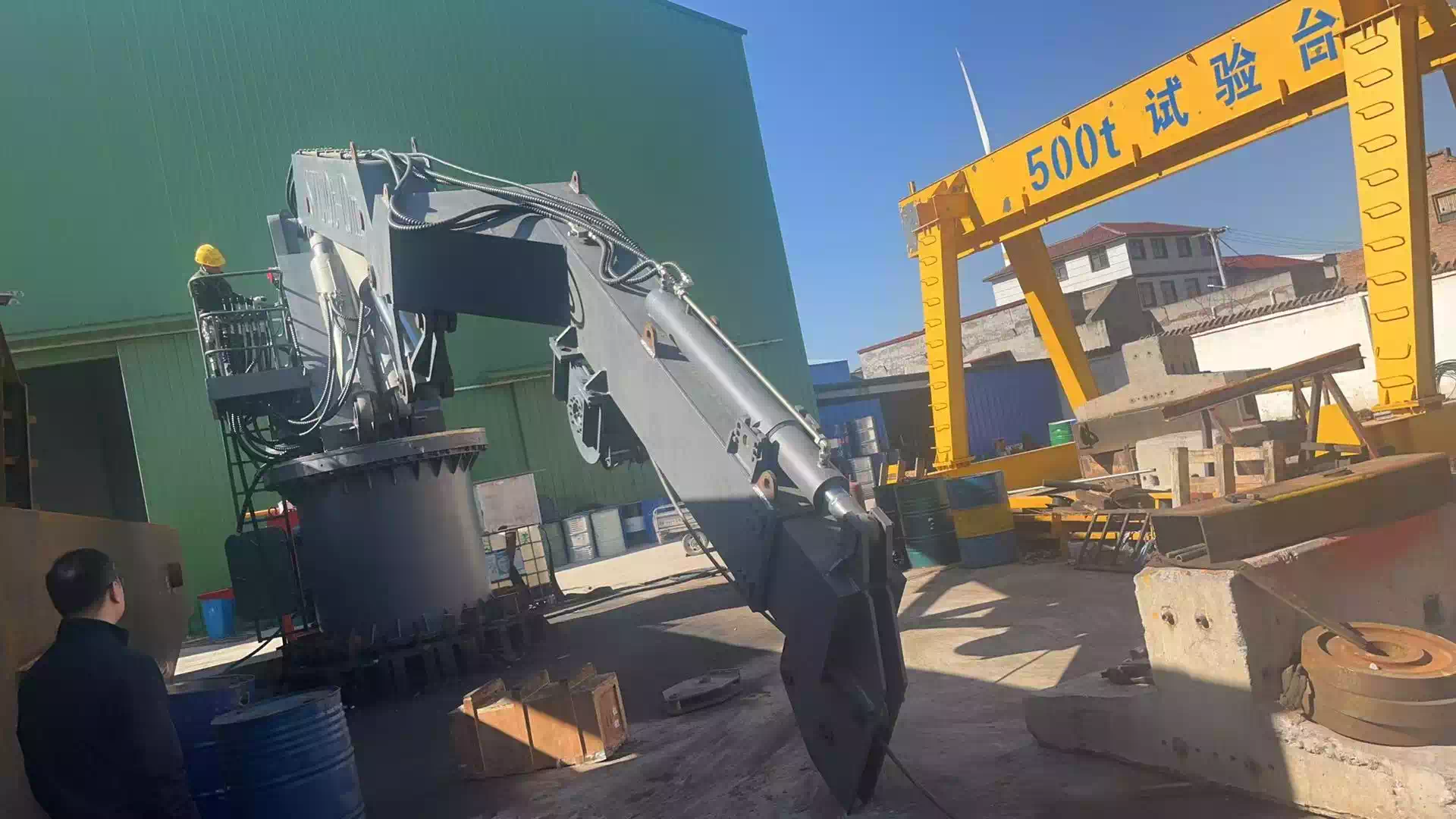 Knuckle boom telescopic crane.webp